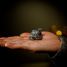 Load image into Gallery viewer, Skull with Vipers (Silver)