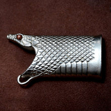 Load image into Gallery viewer, Snake Head Lighter
