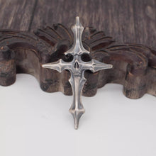 Load image into Gallery viewer, Skull Cross