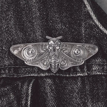 Load image into Gallery viewer, Hawkmoth Pin