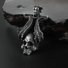 Load image into Gallery viewer, Horned Skull